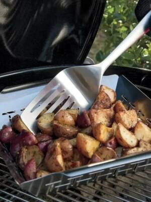 Weber Deluxe Grilling Basket 6434 – Sebze & Küçük Parça Izgara Sepeti Paslanmaz Çelik Tel - 6